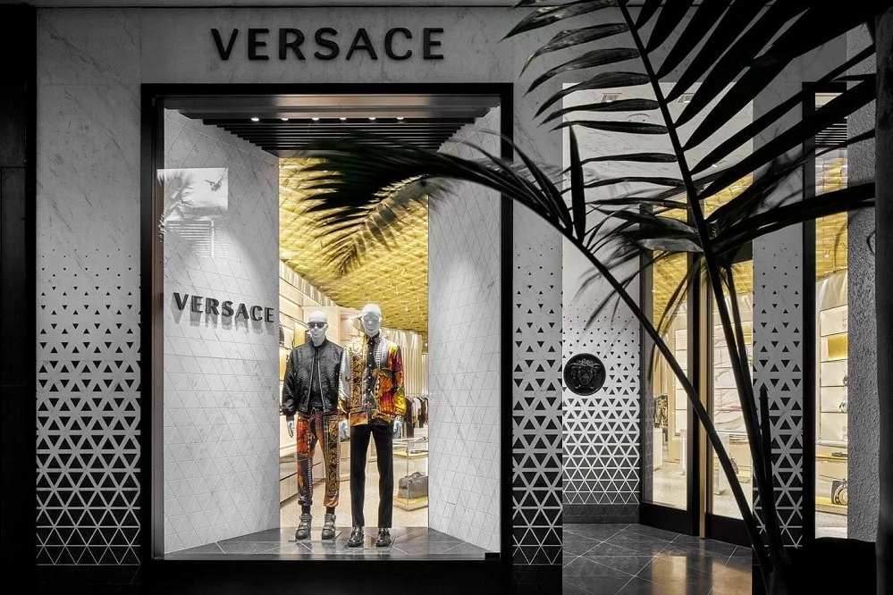 Địa chỉ bán đồng hồ Versace chuẩn chính hãng, uy tín hàng đầu.