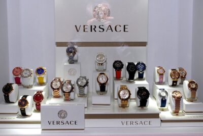 Đồng hồ Versace Hà Nội và cách chọn đại diện store uy tín?