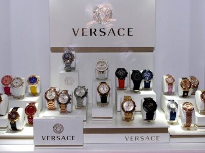 Đồng hồ Versace Hà Nội và cách chọn đại diện store uy tín?